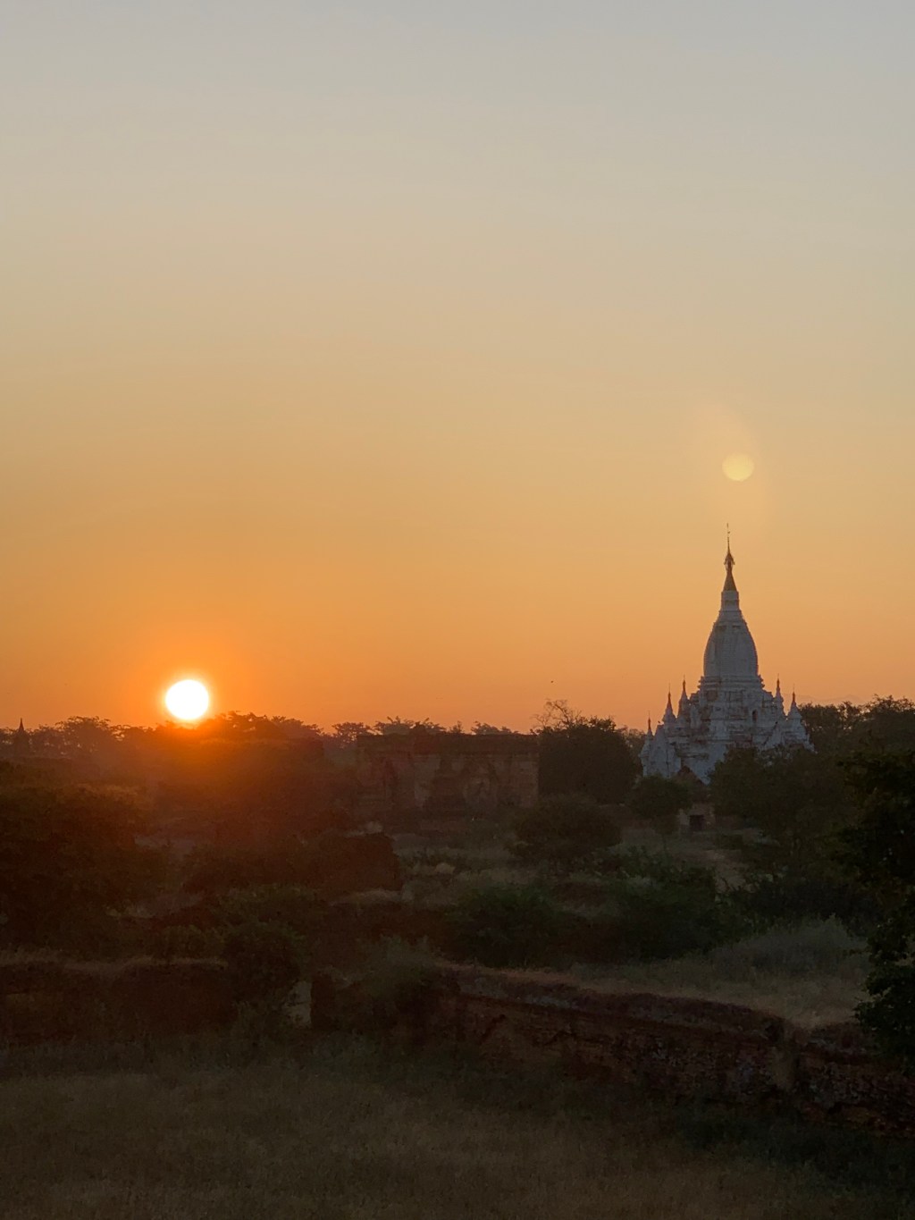 【師走のミャンマー2018】バガンの朝日と仏塔をめぐる